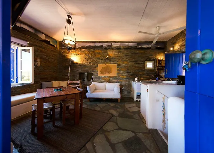 Stone House With A Magical View בית נופש Otziás