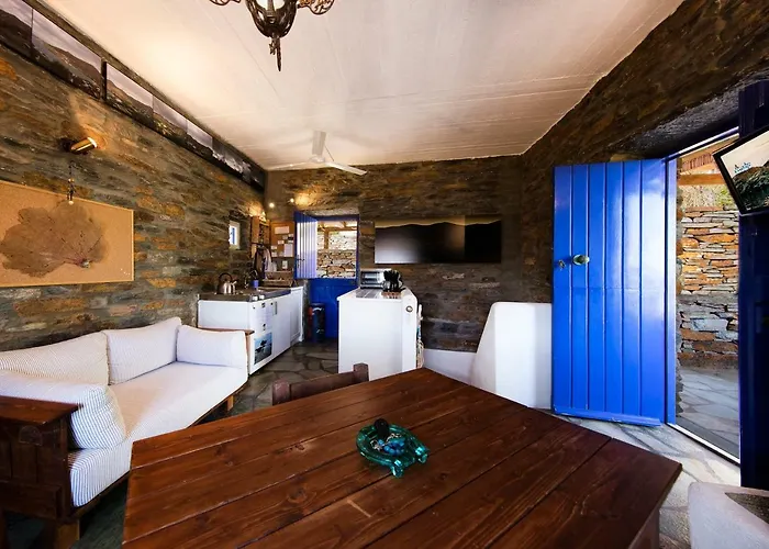 Stone House With A Magical View בית נופש